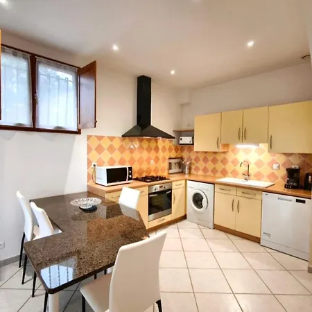 Сasa de vacaciones Charming House With Terrace And View In Appietto