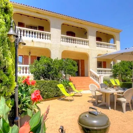 Charming House With Terrace And View In בית נופש אפייטו